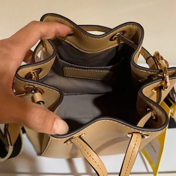 Marc Jacobs The Bucket Bag Small Tan Leather Crossbody Bag NWT $450 - Picture 8 of 12